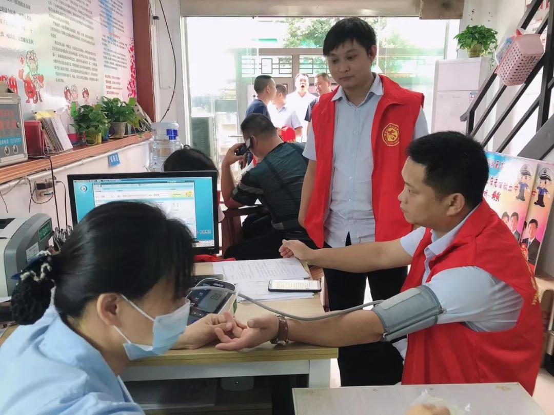 澧县城建投公司志愿者为爱接力无偿献血
